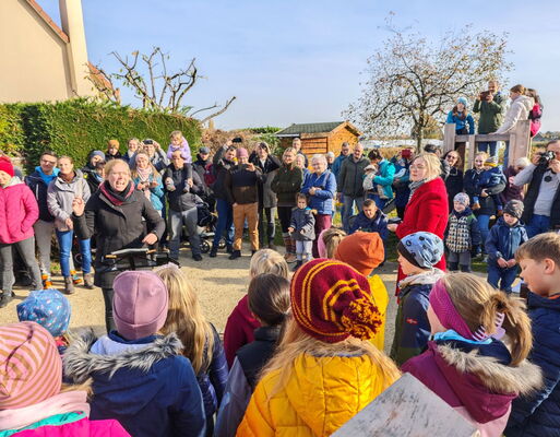 Kinderchor "Elblerchen" bei der Pflanzung im Jahr 2024